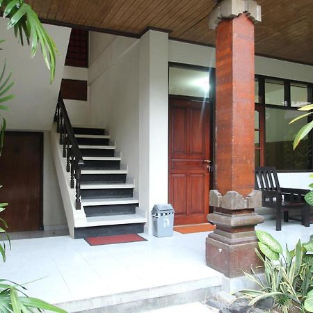 Kuta Dormitory At Simpang Inn Exterior foto