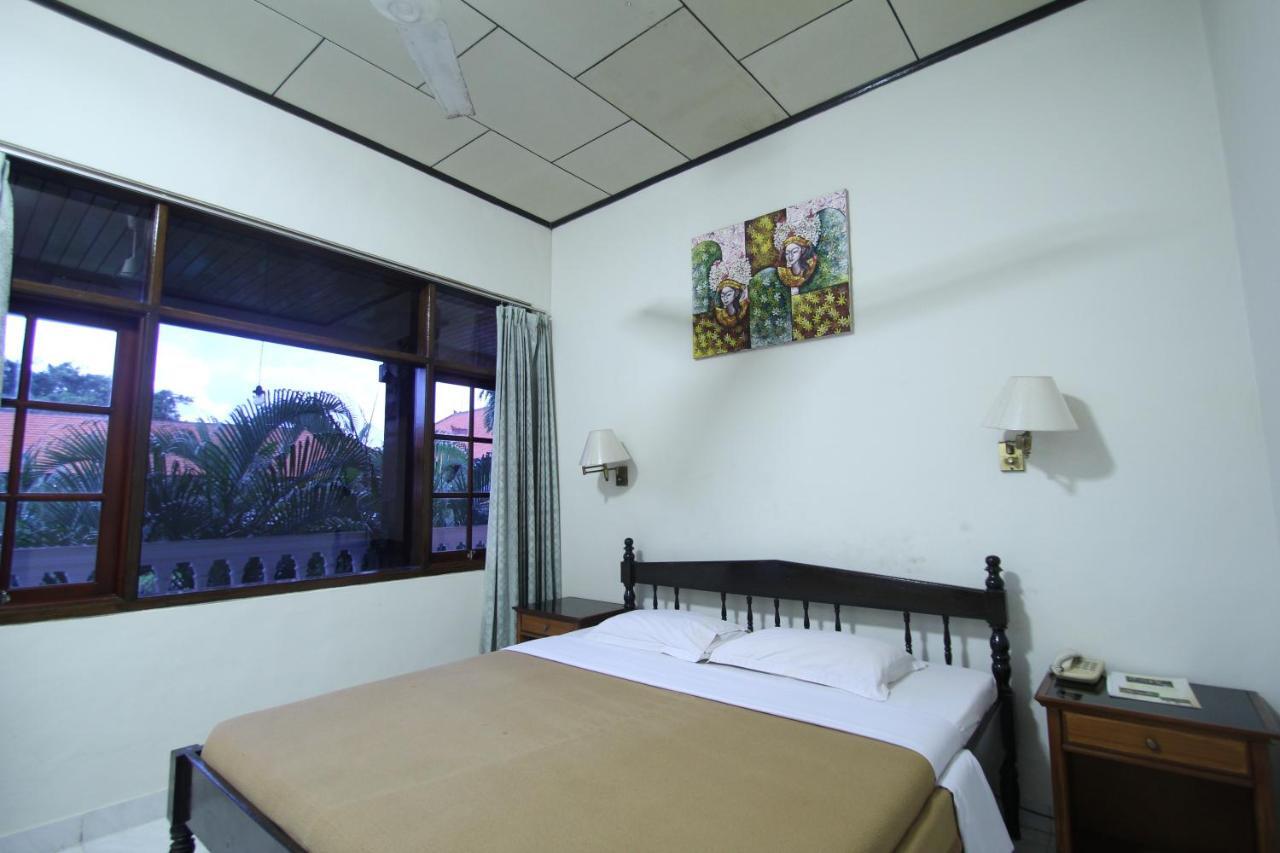 Kuta Dormitory At Simpang Inn Exterior foto